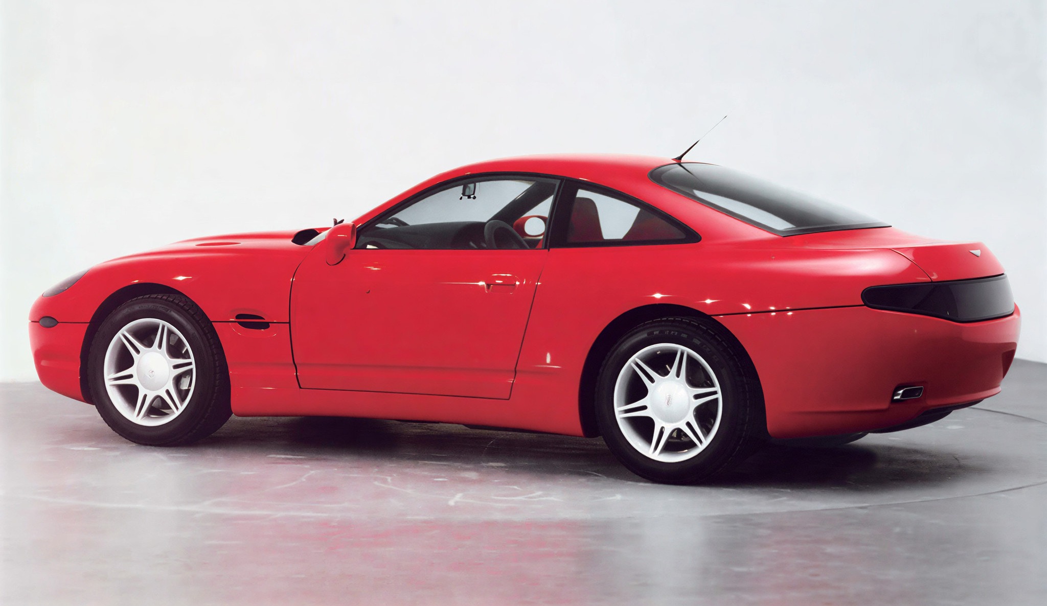 Aston Martin AM4