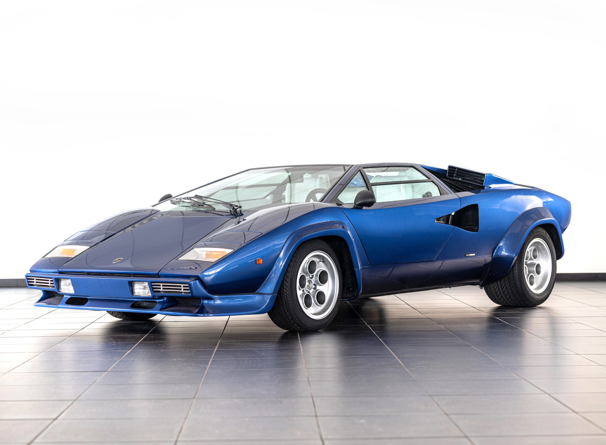Lamborghini countach lp400 s