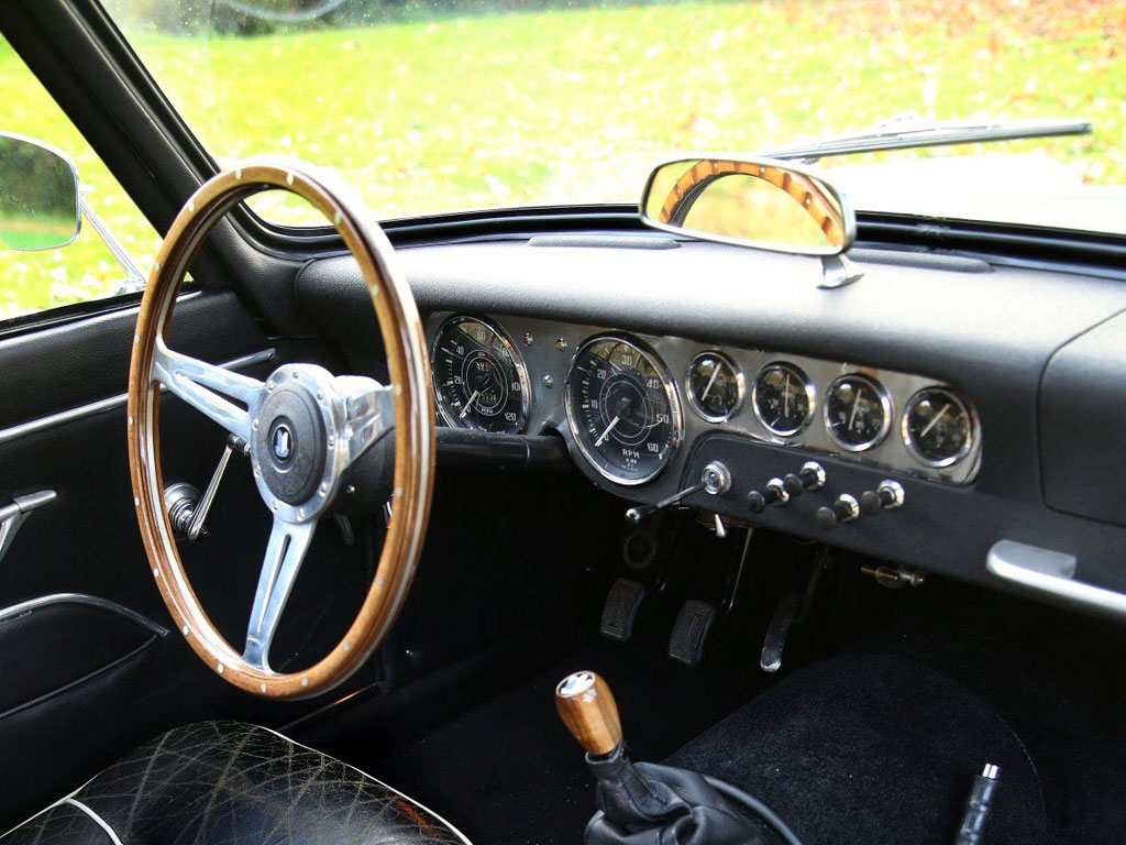 Triumph Italia 2000