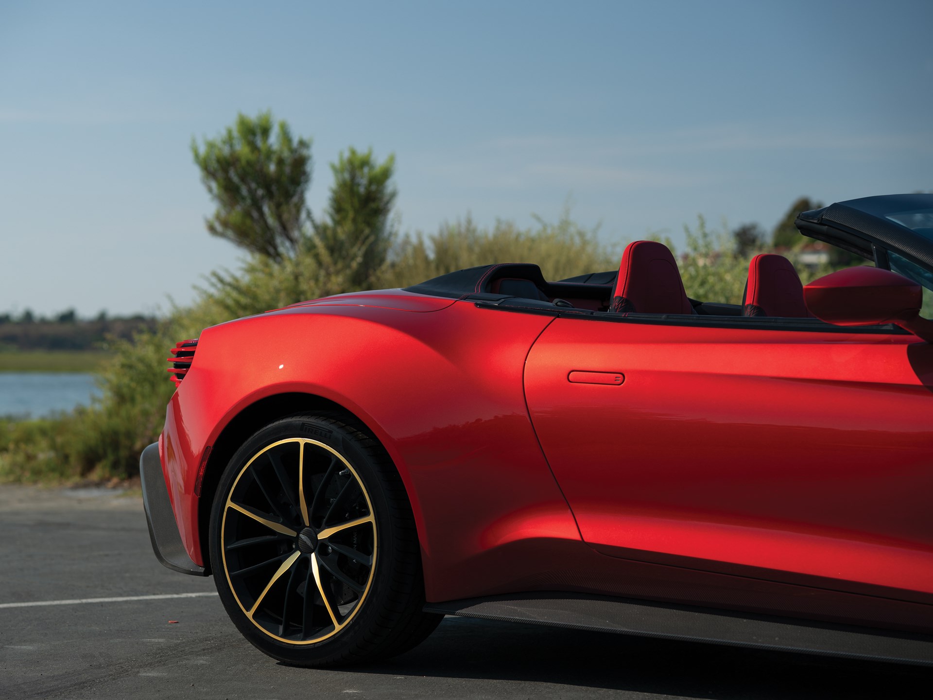 Aston Martin Vanquish Zagato Volante