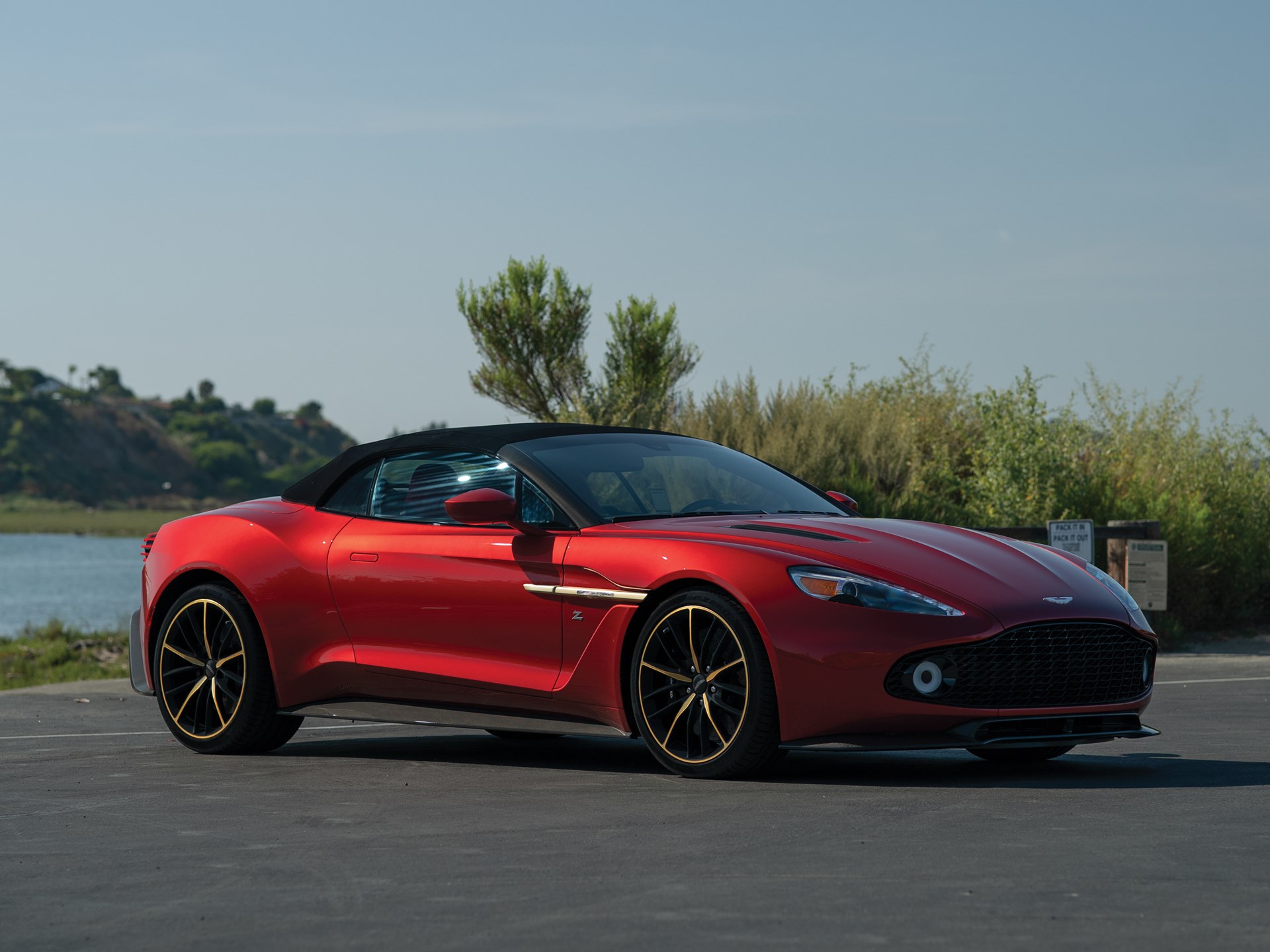 Aston Martin Vanquish Zagato Volante