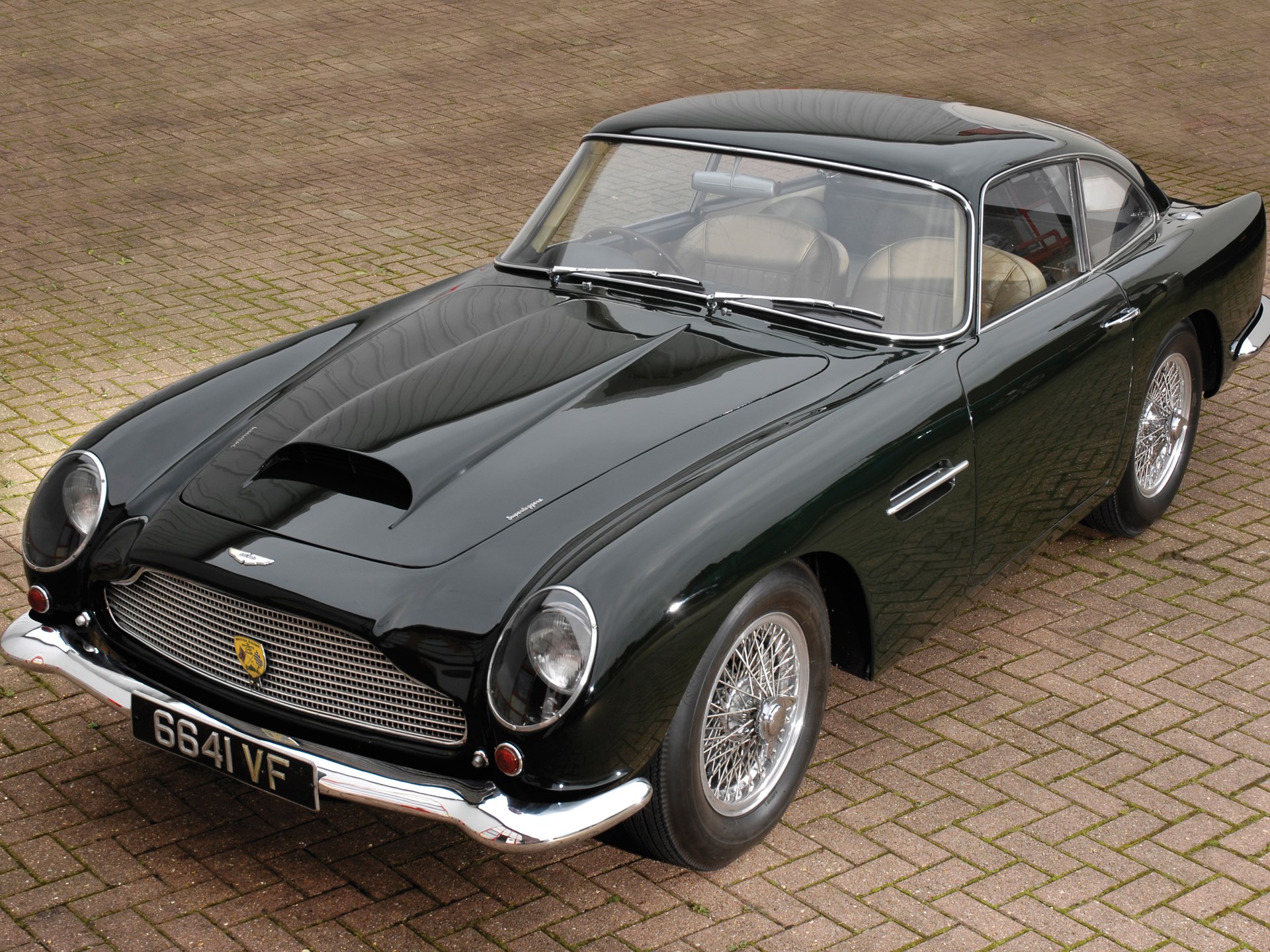 Aston Martin DB4 GT Touring