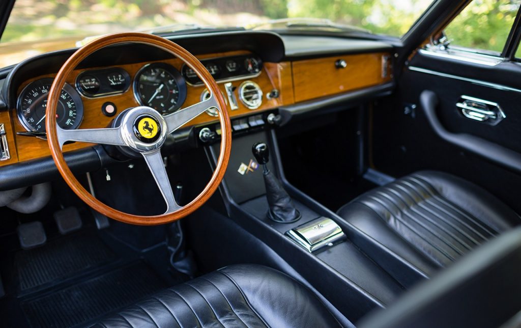 Ferrari 330 GT 2+2 Navarro