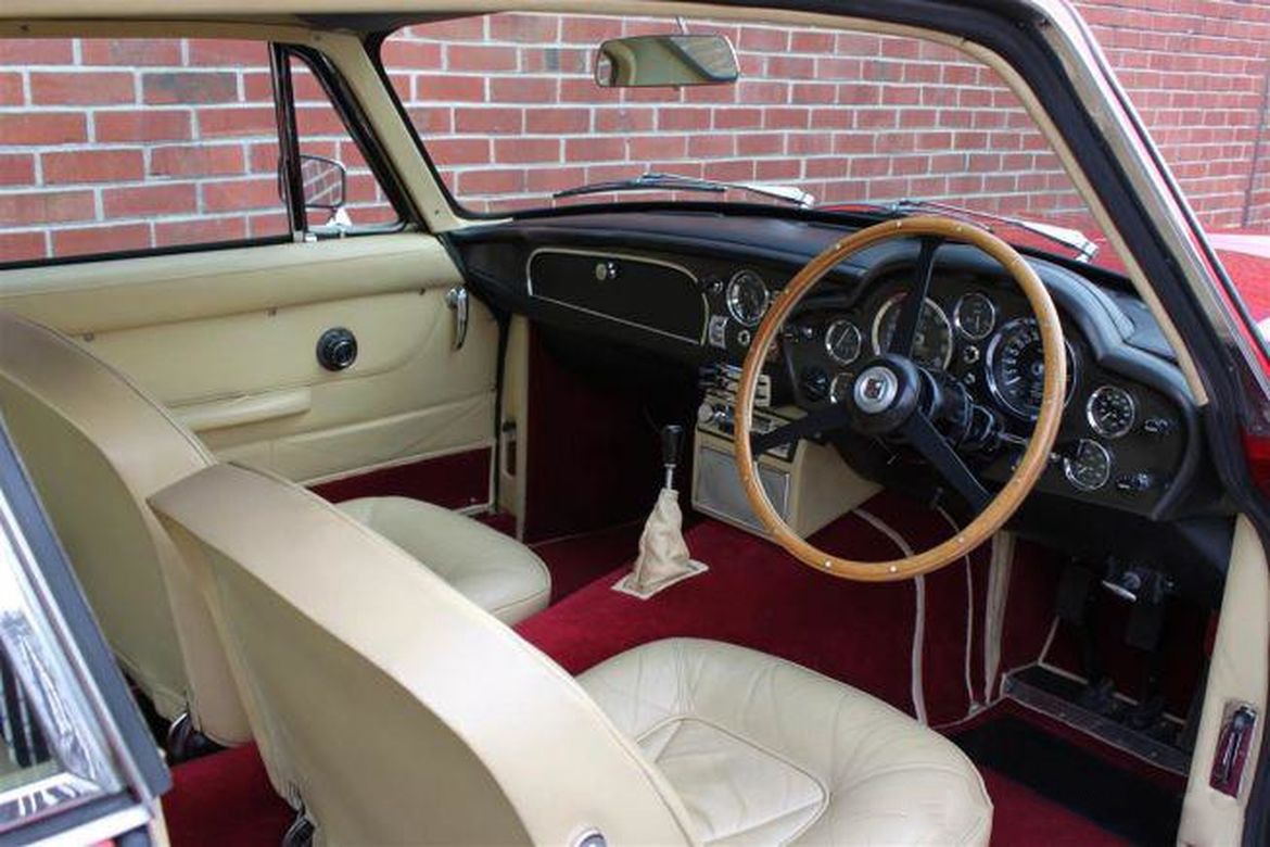 Aston Martin DB6