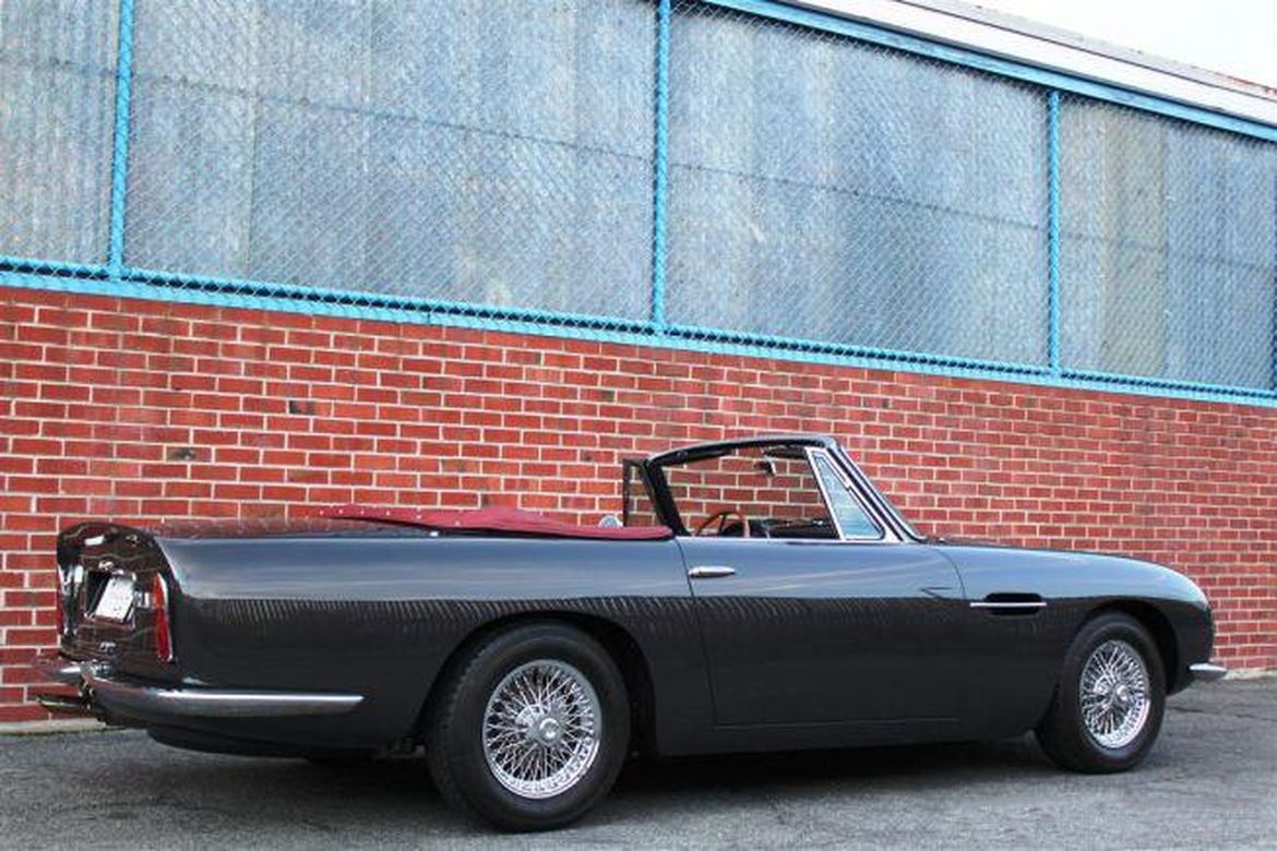 Aston Martin DB6 Volante