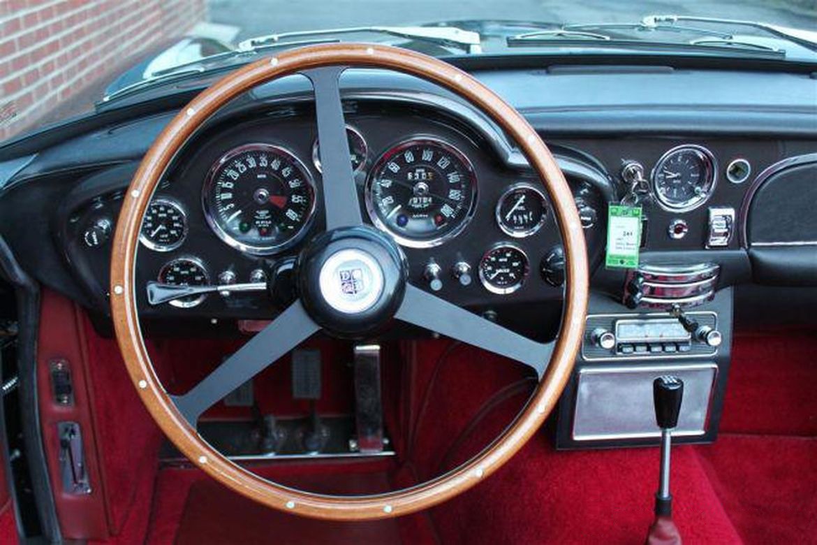 Aston Martin DB6 Volante
