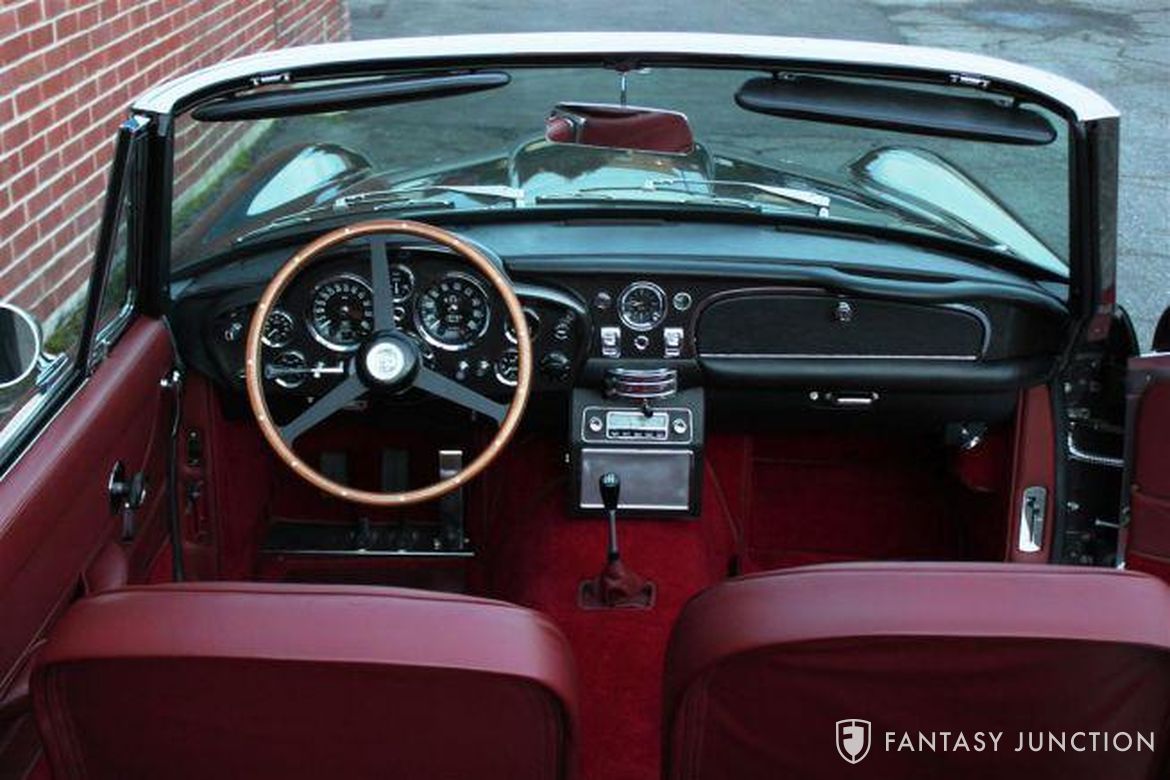 Aston Martin DB6 Volante