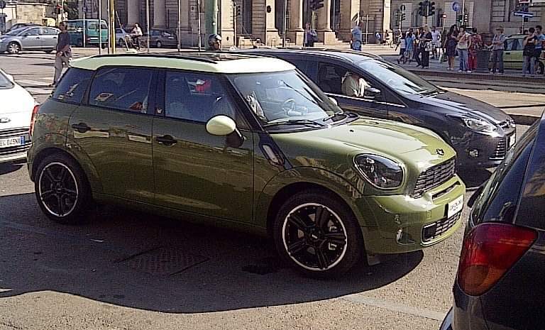 Mini Countryman Firefly