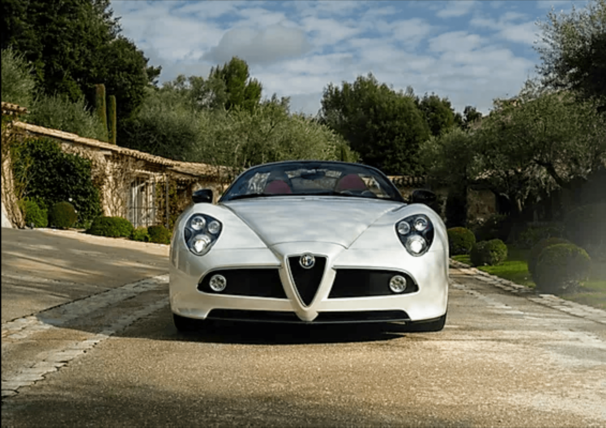 Alfa Romeo 8C Spider Touring
