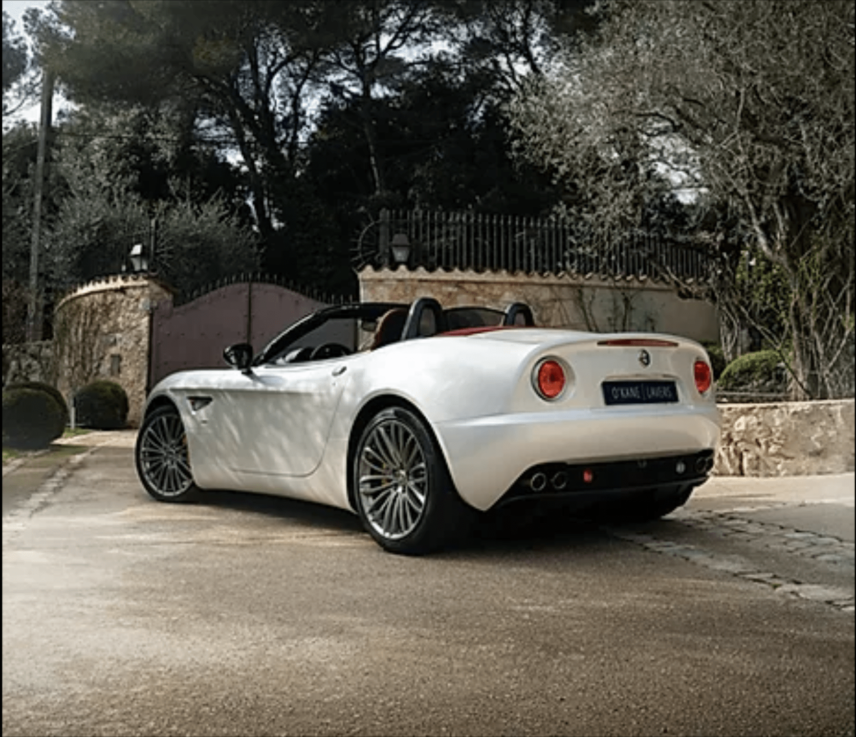 Alfa Romeo 8C Spider Touring