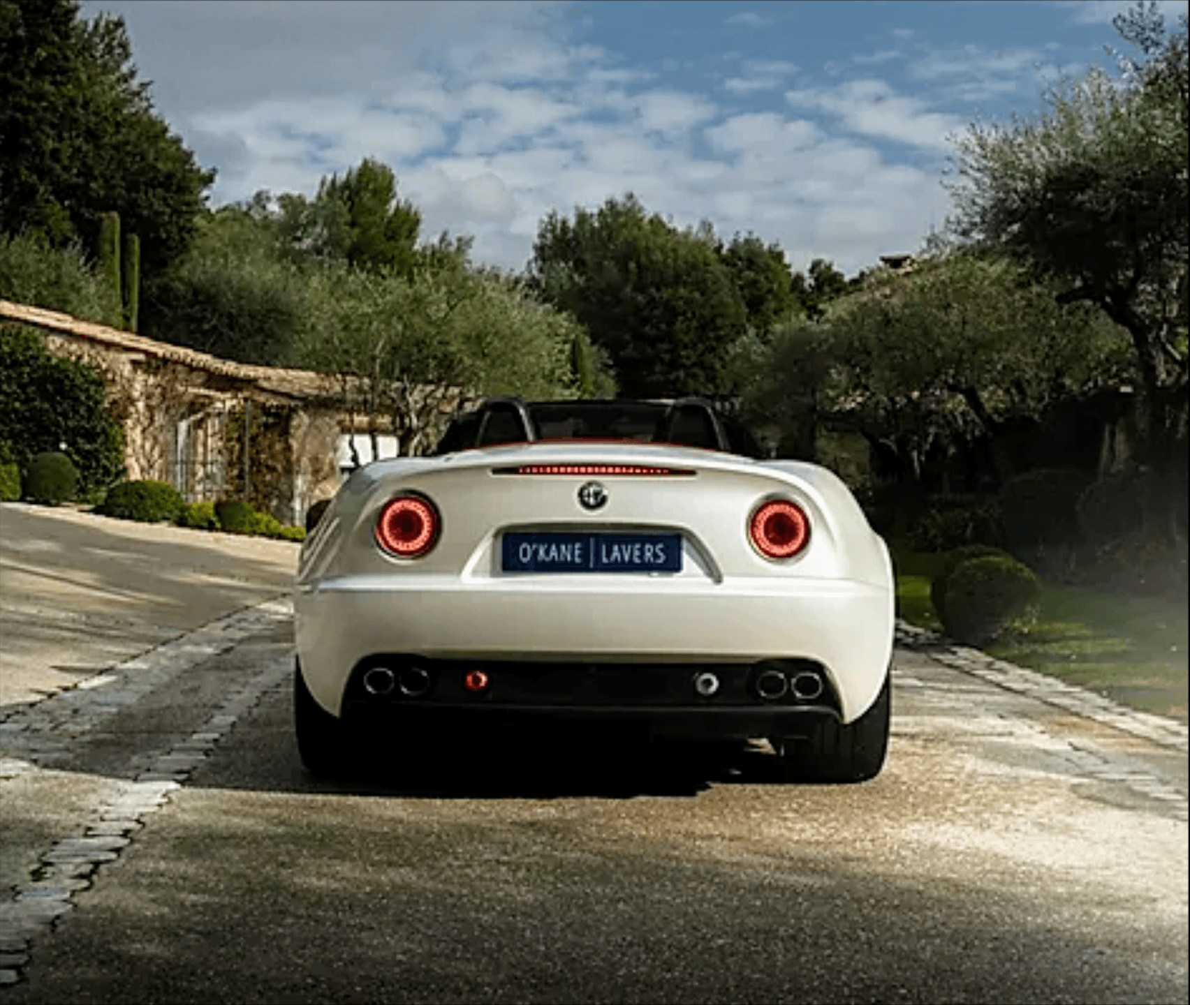 Alfa Romeo 8C Spider Touring