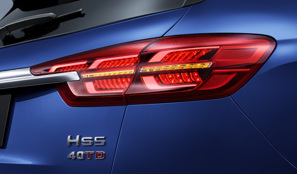 Hongqi HS5