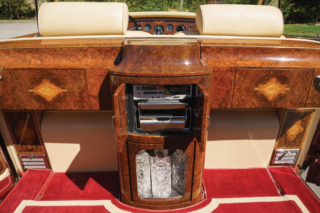 Rolls-Royce Phantom VI All Weather Cabriolet