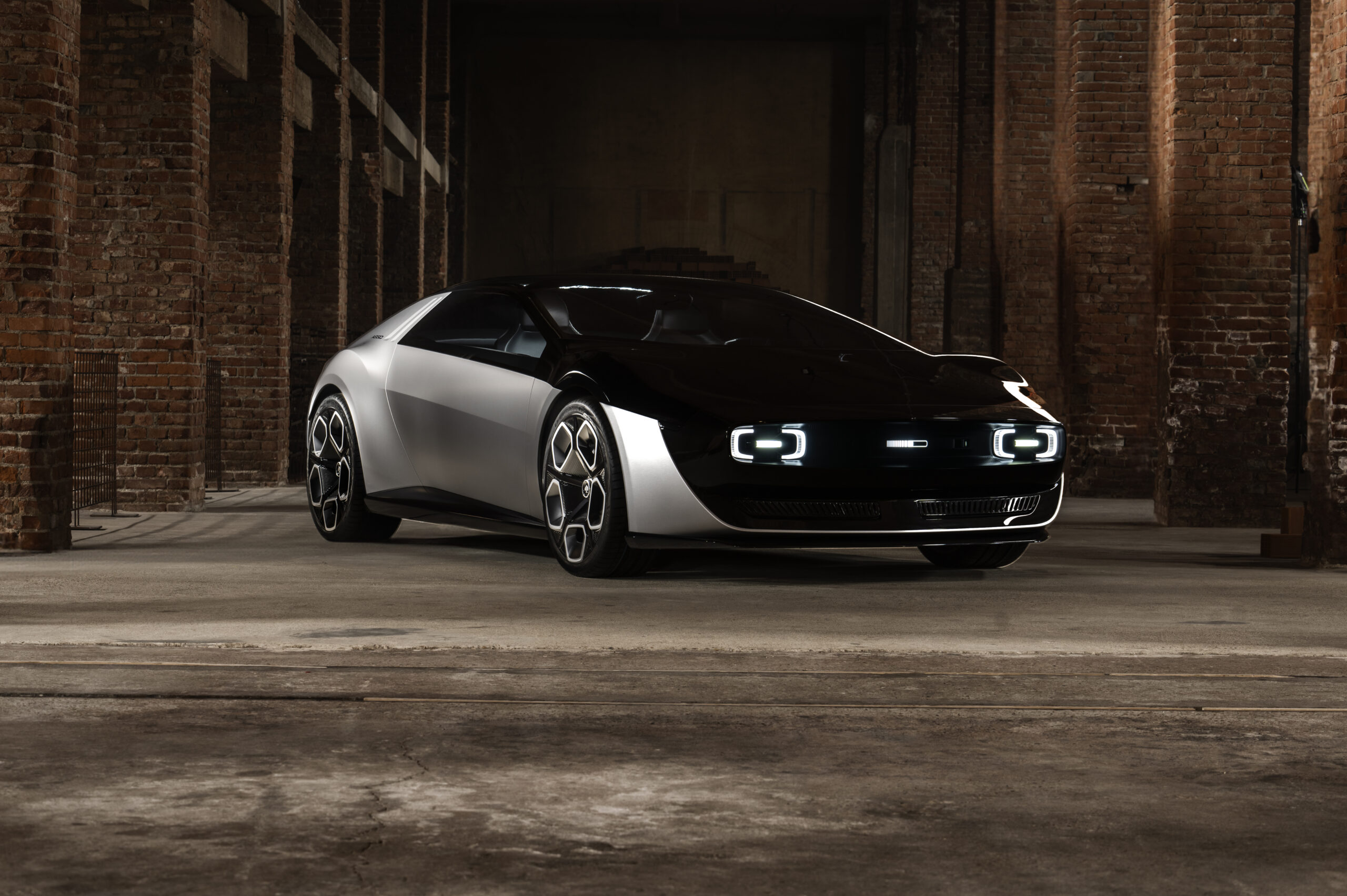 italdesign asso di picche in movimento