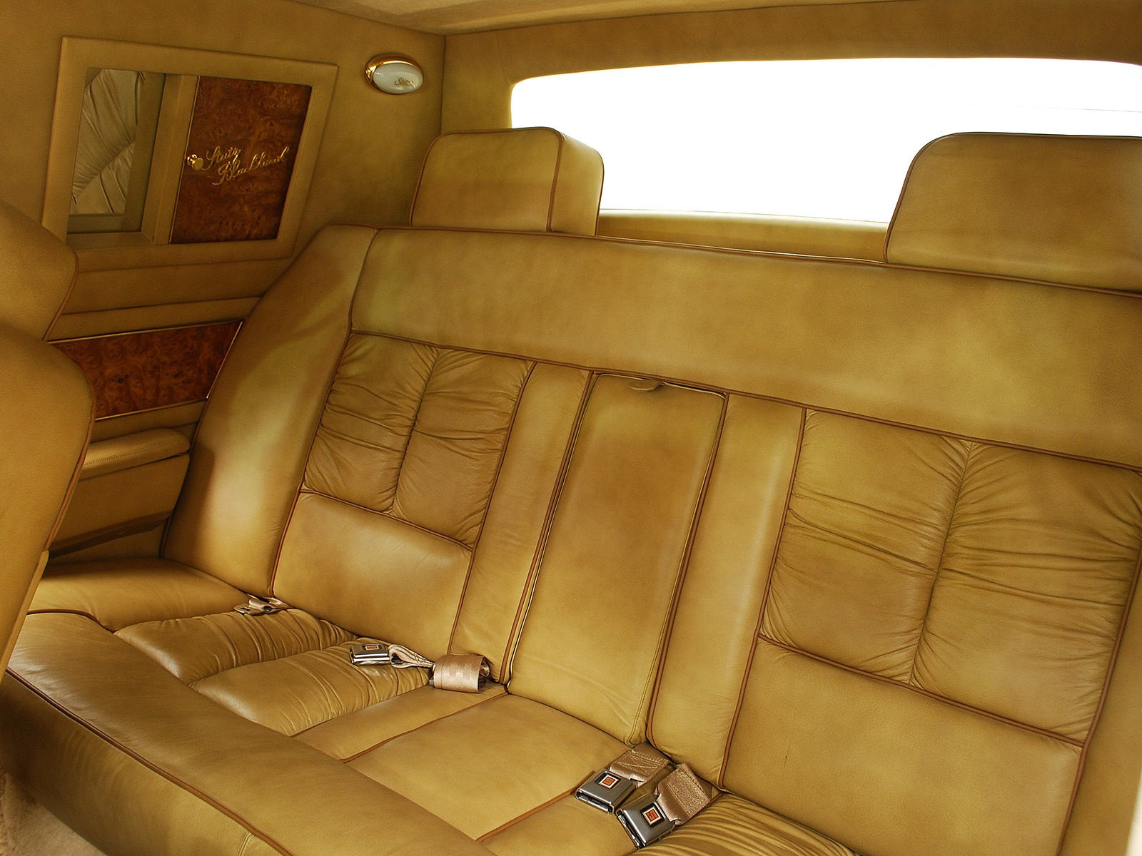Stutz Blackhawk VIII interior