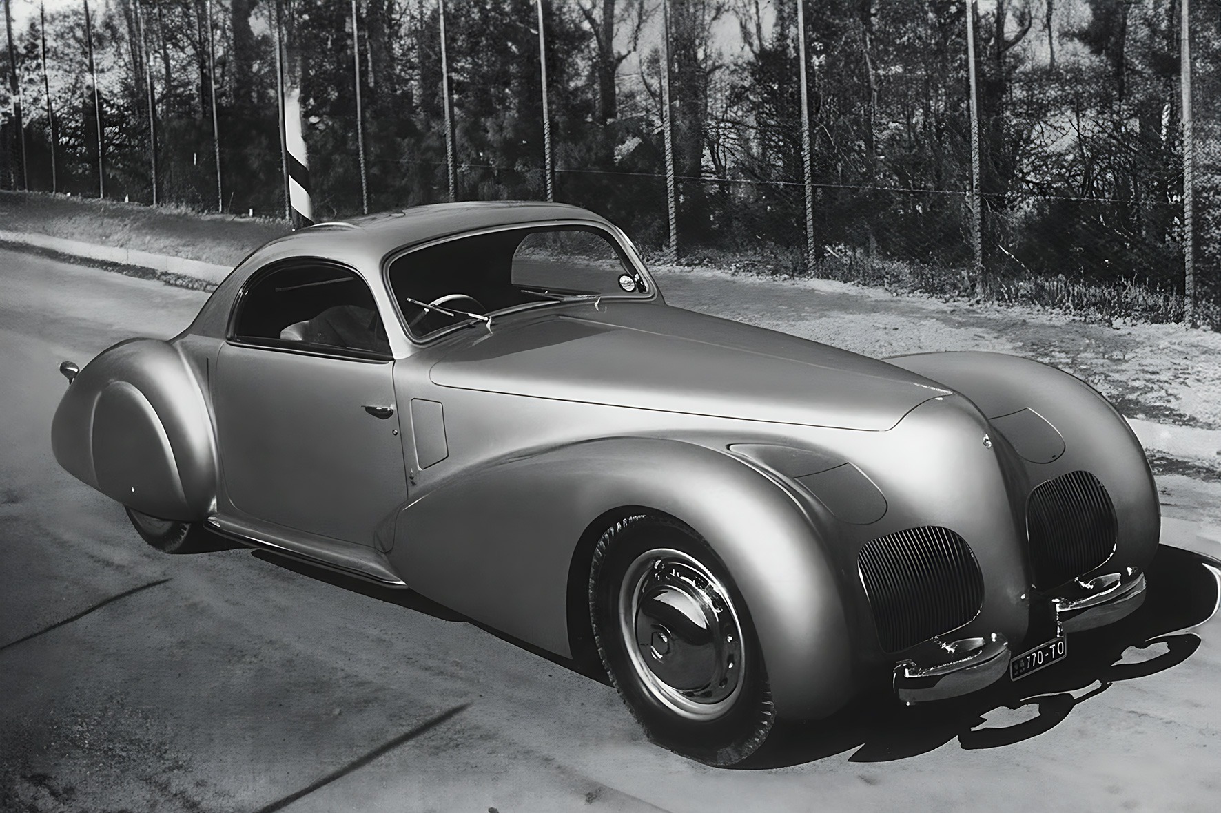 The Alfa Romeo 6C 2500 S 913.007 by Stabilimenti Farina.